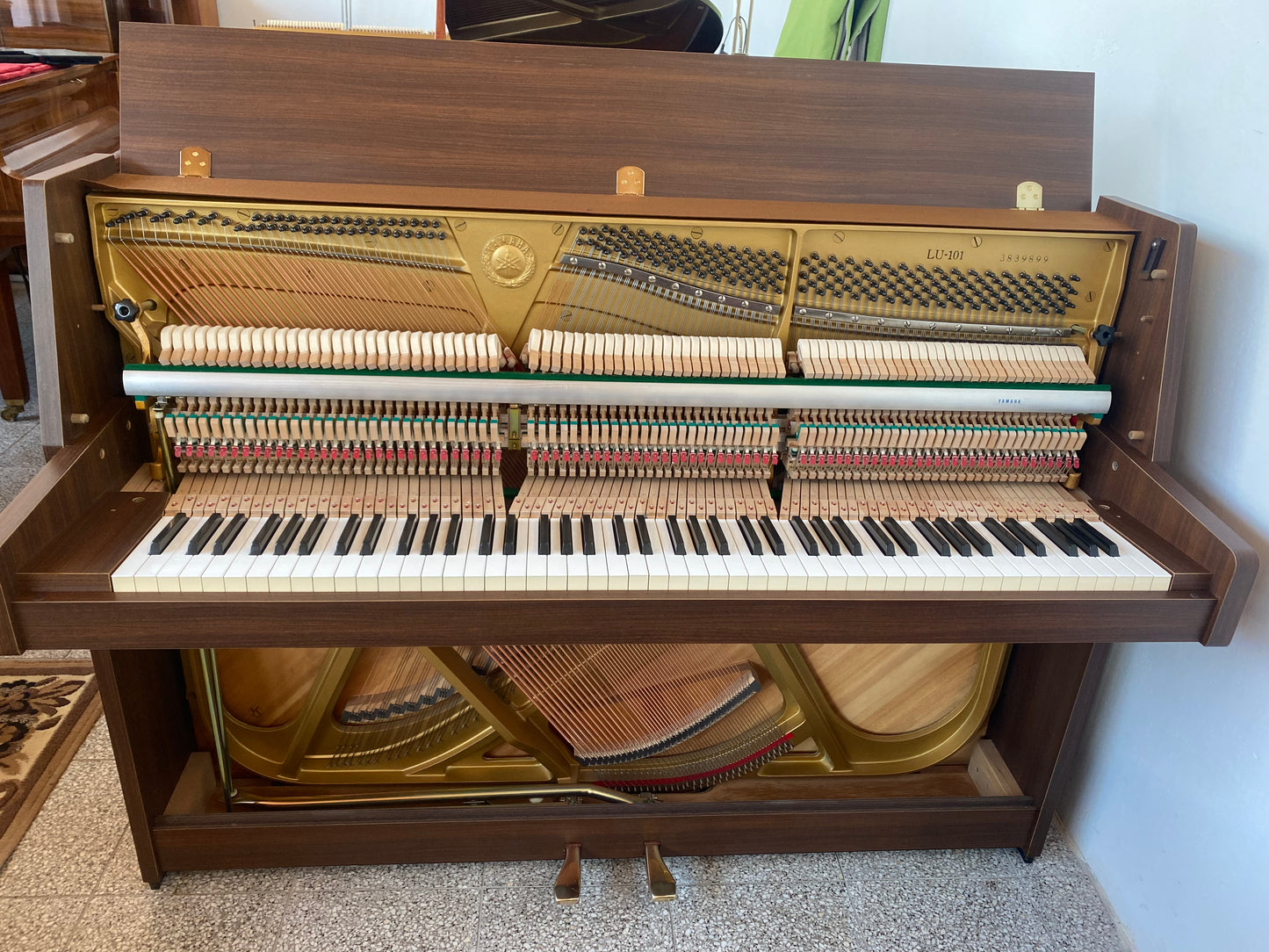PIANINO YAMAHA LU-101