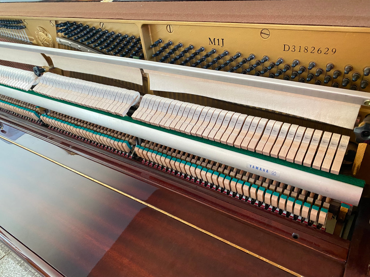 PIANINO YAMAHA M1J