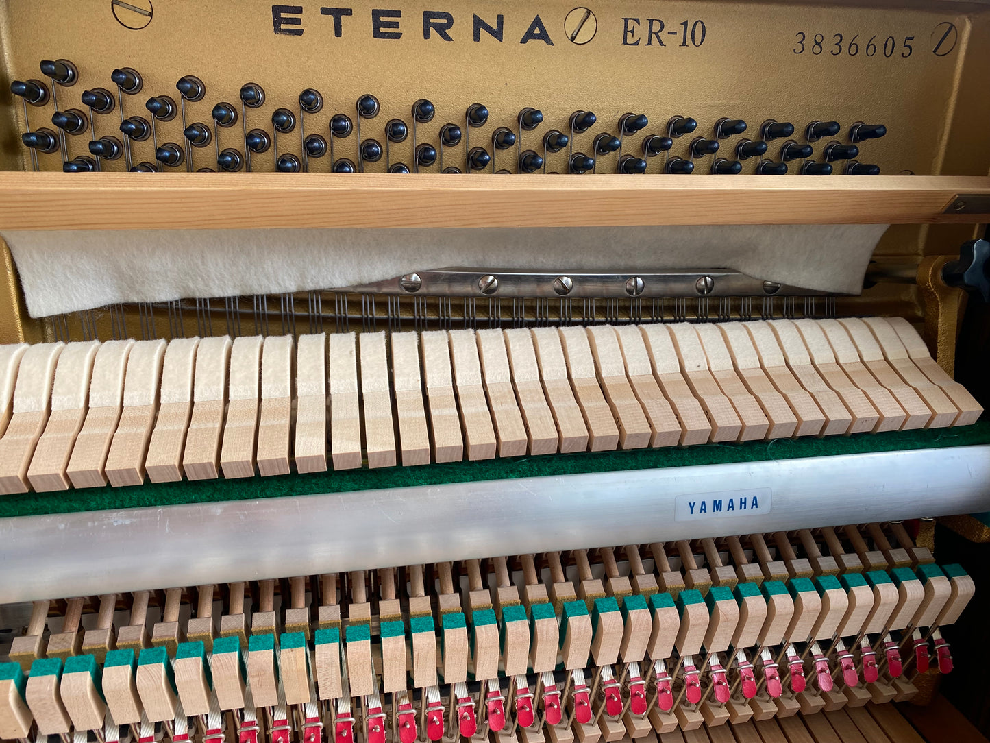 Pianino Yamaha Eterna