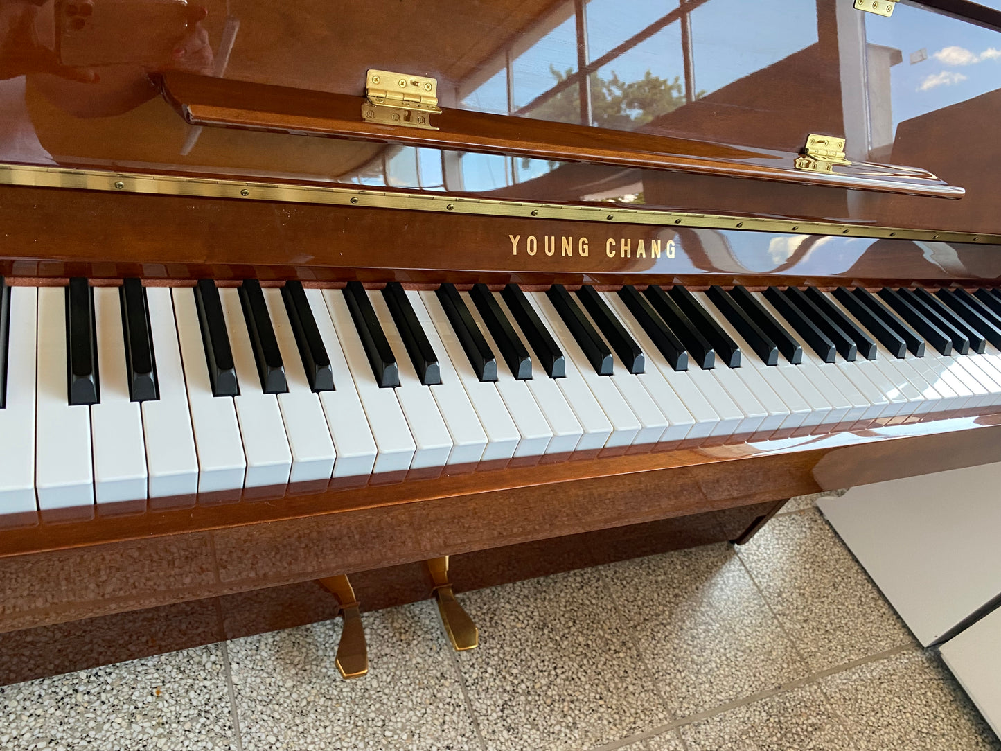 PIANINO YOUNG CHANG