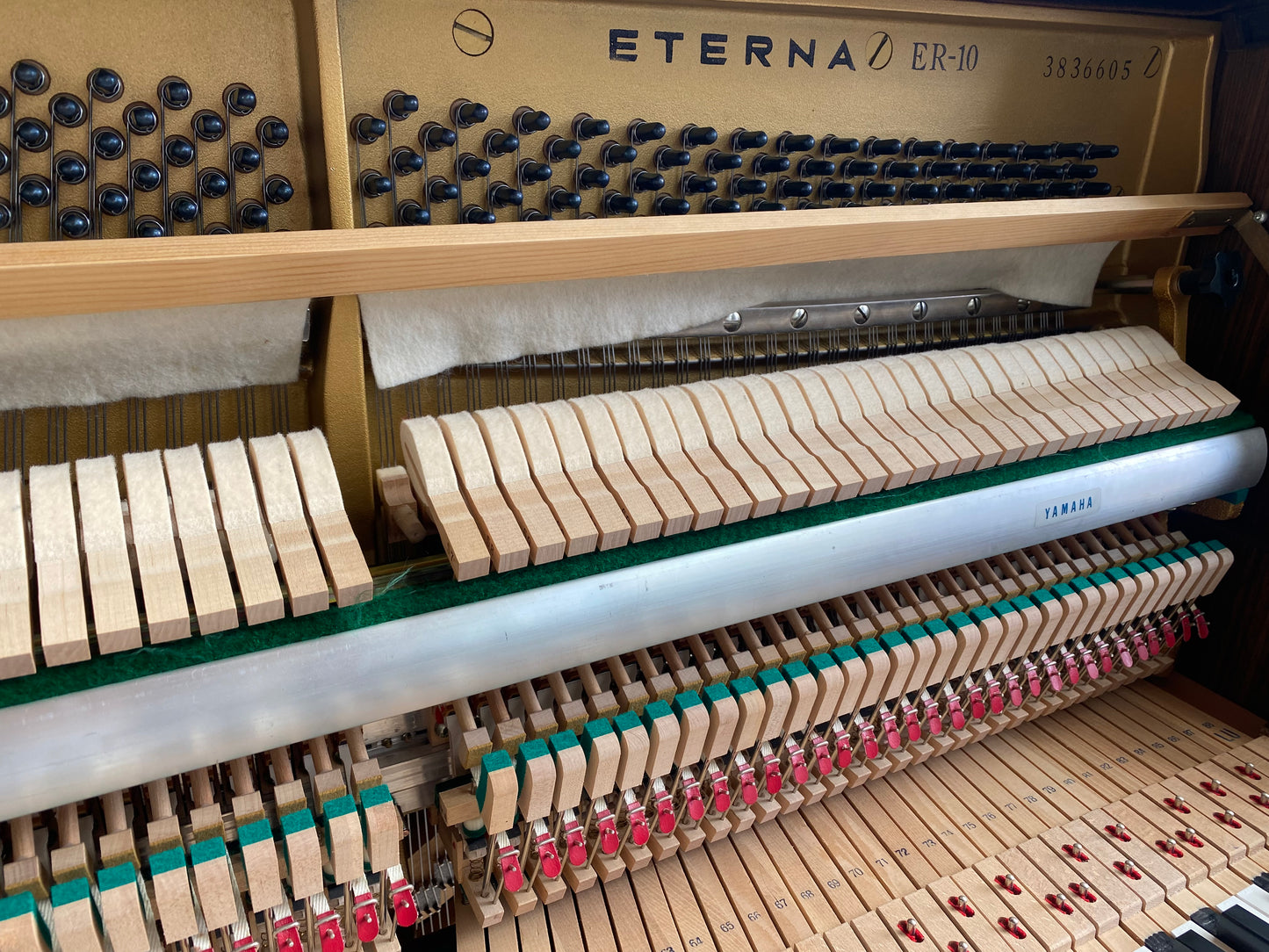 Pianino Yamaha Eterna