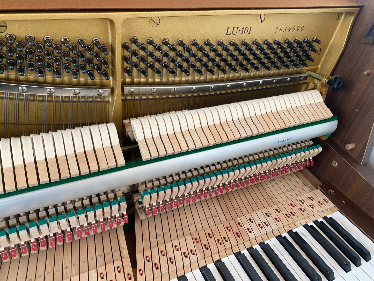 PIANINO YAMAHA LU-101