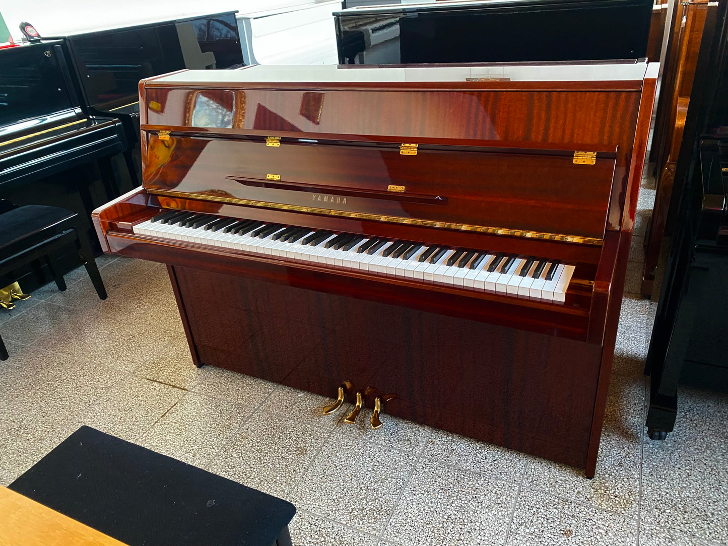 PIANINO YAMAHA M1J